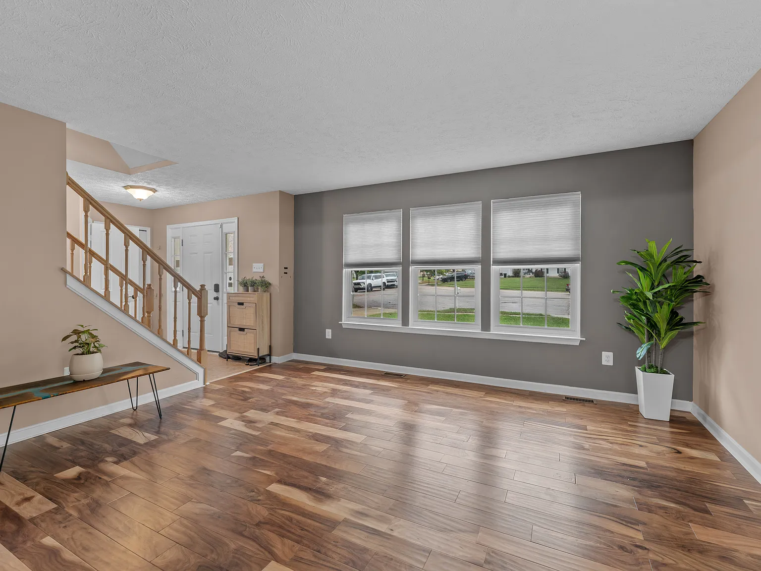 4 bed, 2421 sqft, $3,400 — Photo 3