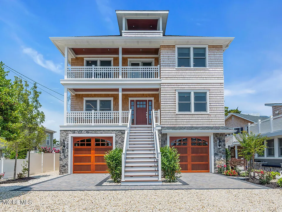 210 24th Ave