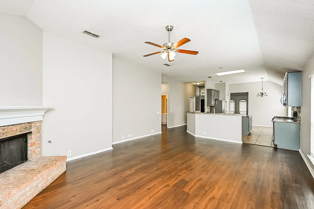 4 bed, 2.0 bath, 2179 sqft, $2,460 — Photo 4