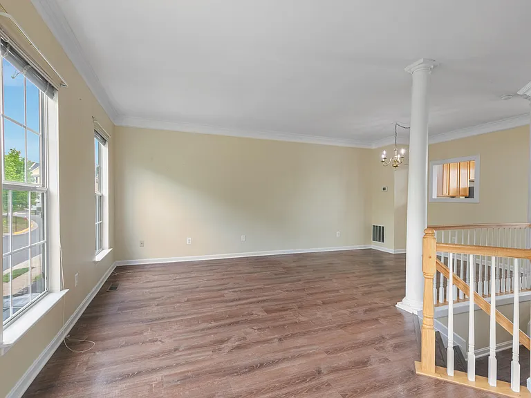 21639 Kings Crossing Ter — Photo 4