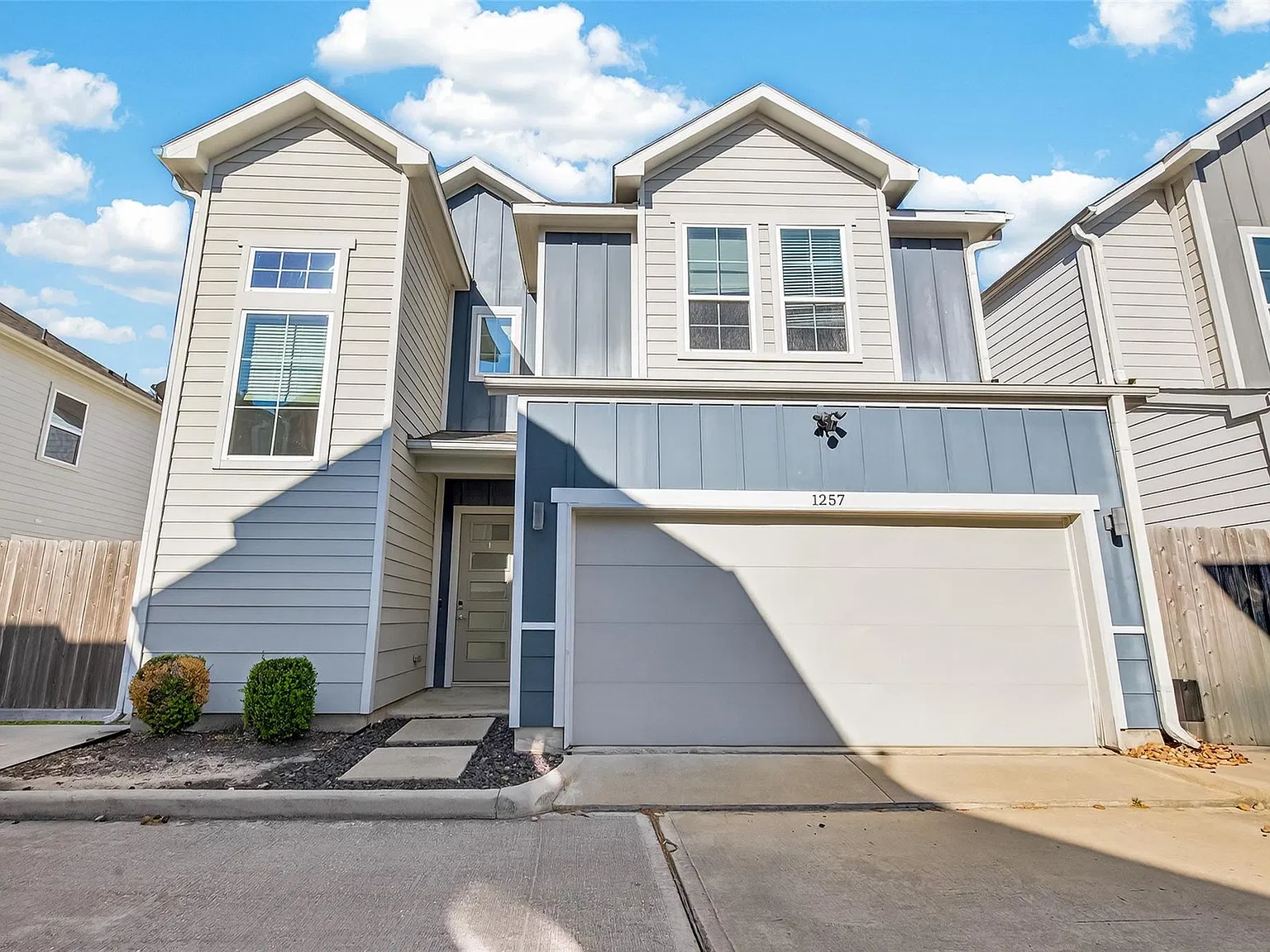 3 bed, 2.5 bath, 1578 sqft, $2,300 — Photo 1
