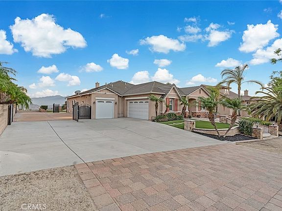 3rd image of 1426 Valley Dr