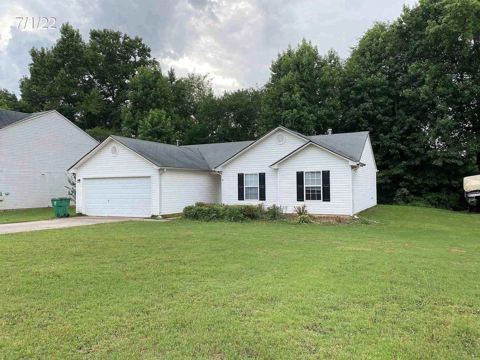 3 bed, 2.0 bath, 1275 sqft, $1,795 — Photo 4