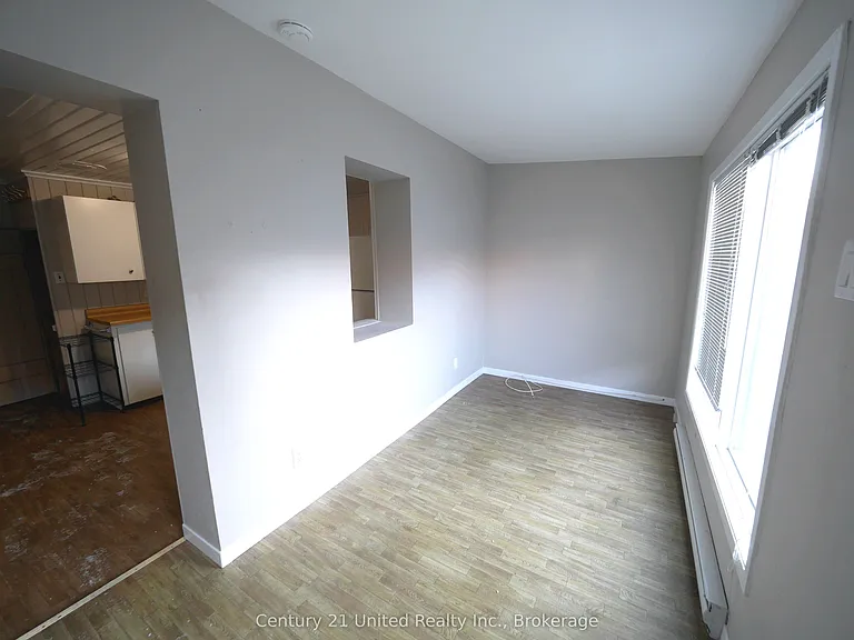 375 A Queen St — Photo 5