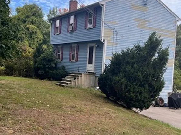 39 Planters Field Ln, Hingham, MA 02043