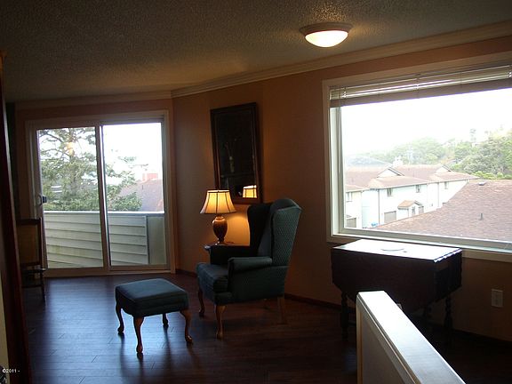 2nd image of 637 SW Abbey St #5
