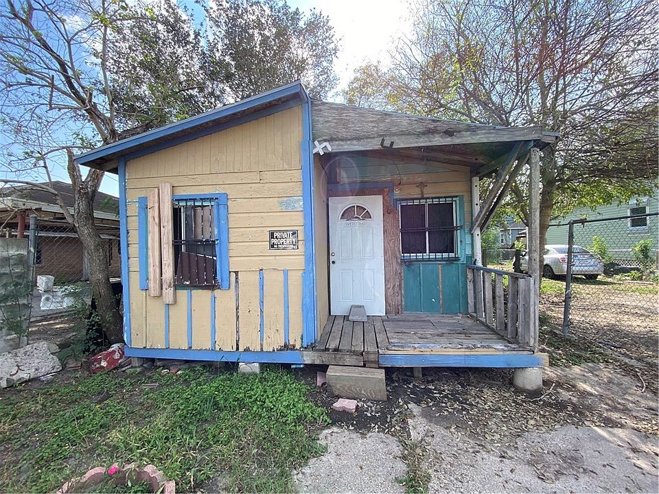 1st image of 428 W Avenue F