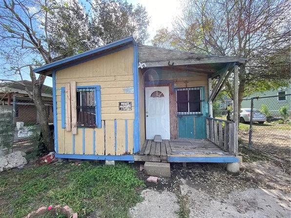 428 W Avenue F, Robstown, TX 78380