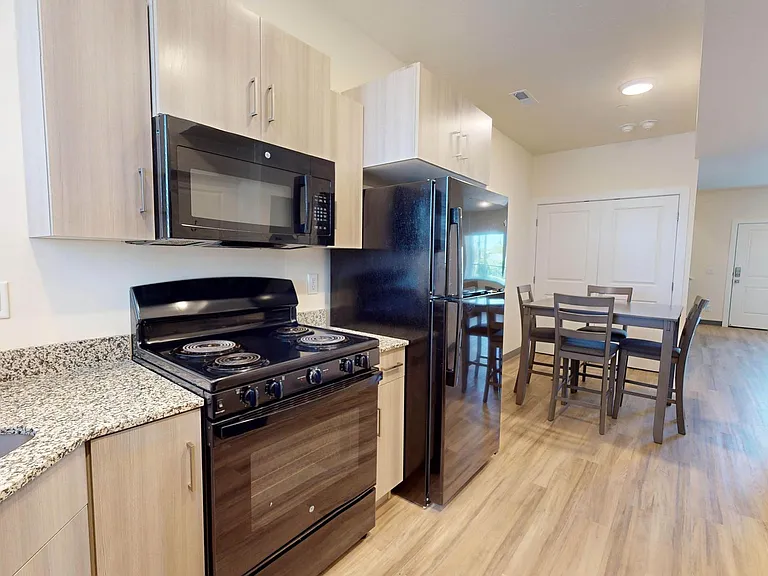 655 W 200 N — Photo 16