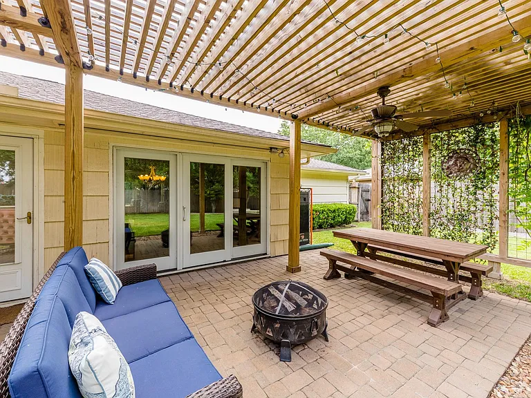 8323 Lorrie Dr — Photo 33