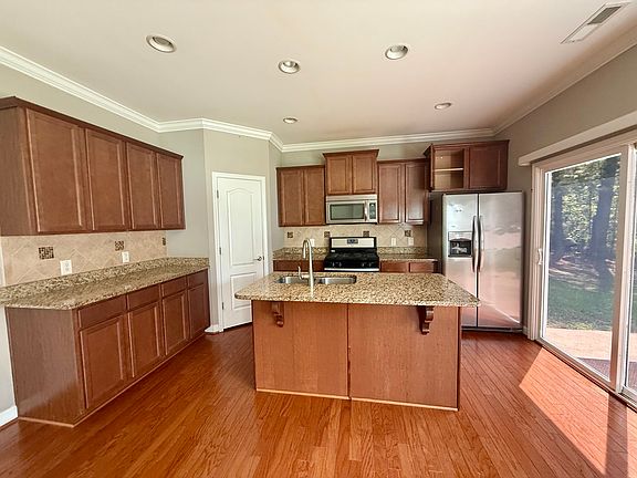 5th image of 3811 Jagalene Ln