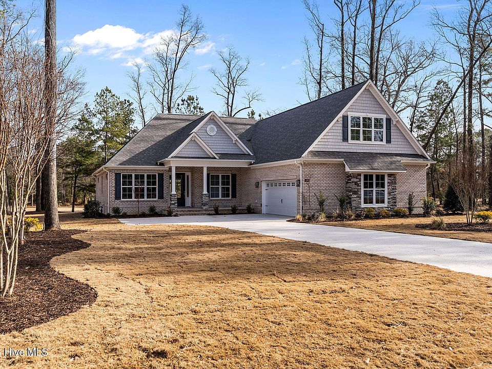 1st image of 584 Morely Circle SW