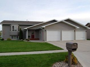 2122 Cedar Dr NE, Watertown, SD 57201