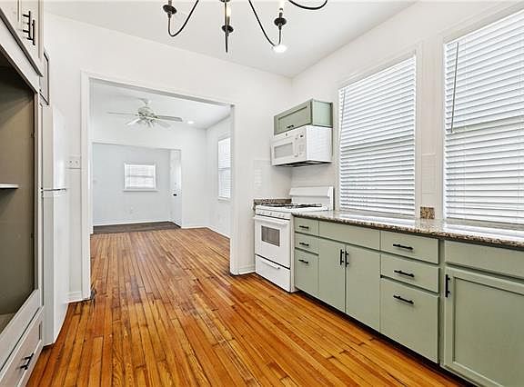 4th image of 2648 Jonquil St