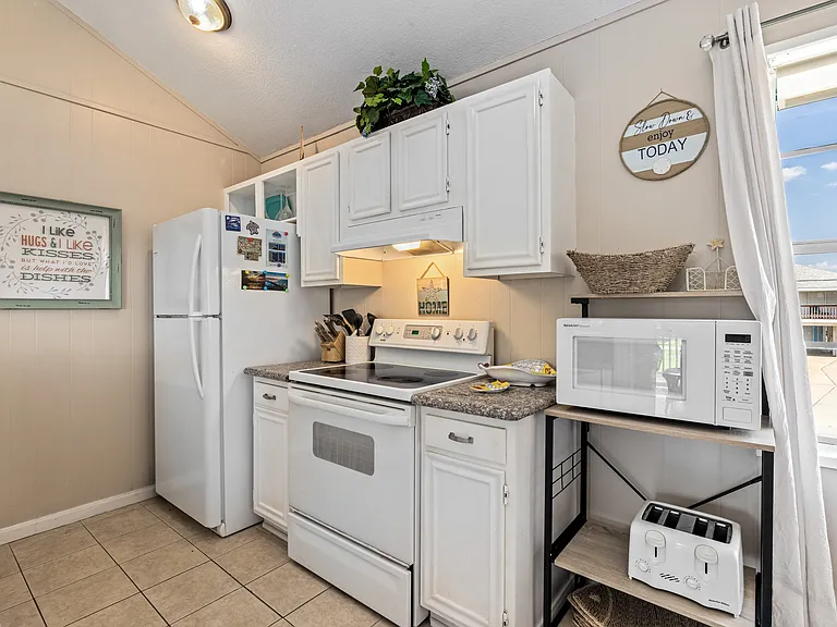 13735 Pirates Beach Blvd — Photo 12