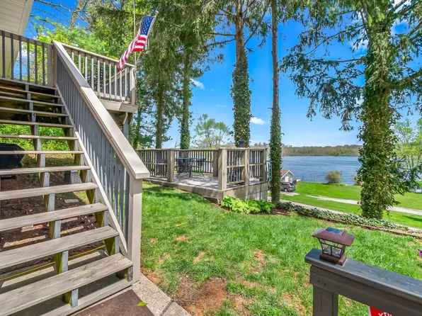 1050 Earlyn Dr, Hillsdale, MI 49242