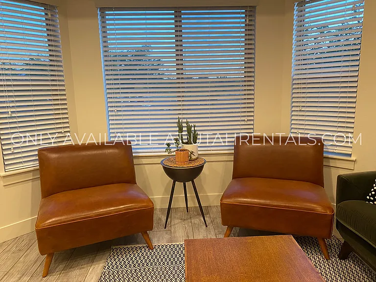 345 W Park View Ln — Photo 4