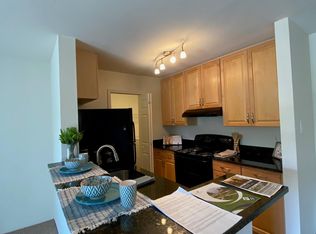 1300 Green Tree Rd #203, Fredericksburg, VA 22406