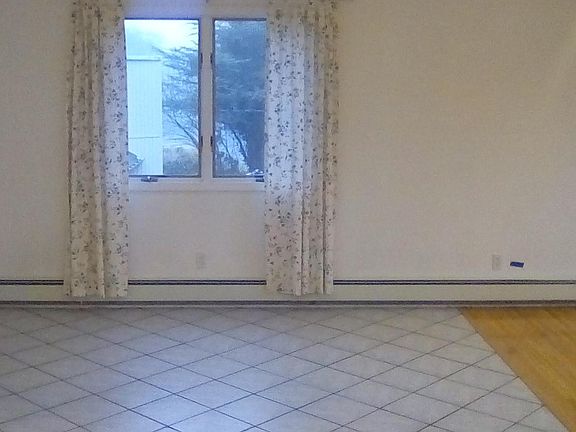 5th image of 62 Pine Edge Dr