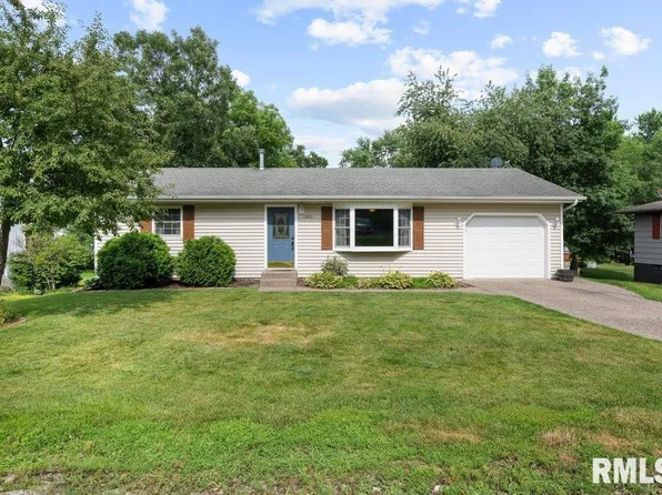 1303 6th St #A, Orion, IL 61273
