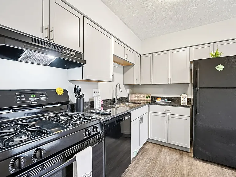 Summit Park Apartments — Photo 36