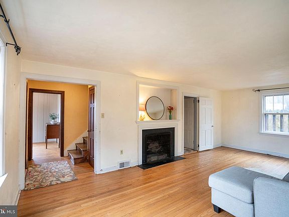 2nd image of 103 E Hamilton Ave