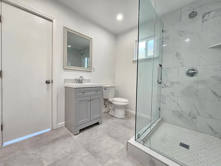 225 N Helena St — Photo 13
