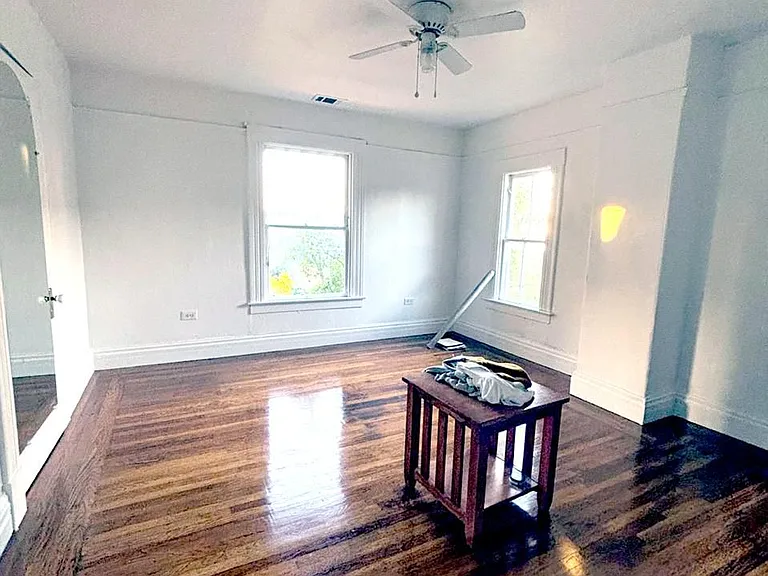 708 York St — Photo 8