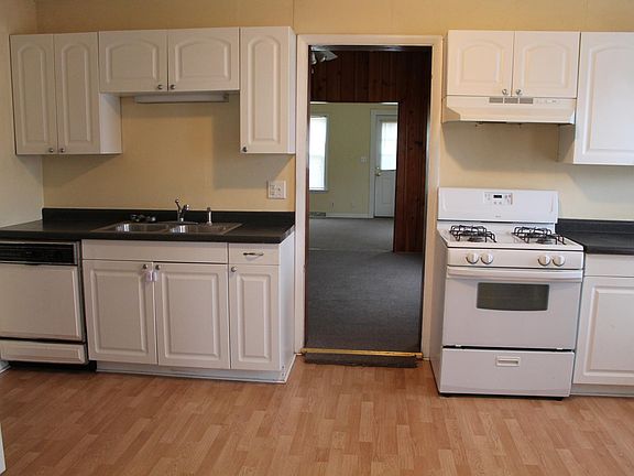 Kitchen has all appliances including dishwasher