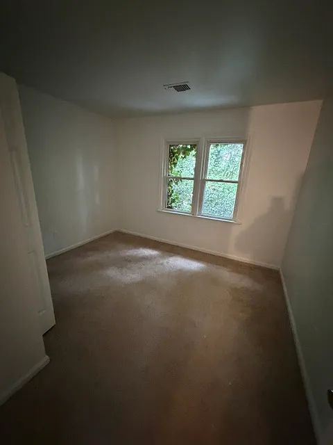 4 bed, 2.5 bath, 2200 sqft, $2,250 — Photo 4