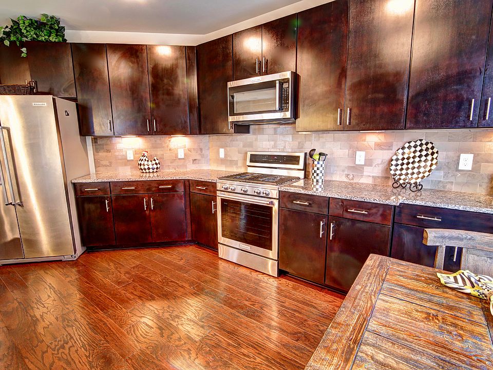 2nd image of 2903 Bleeker St Unit 104