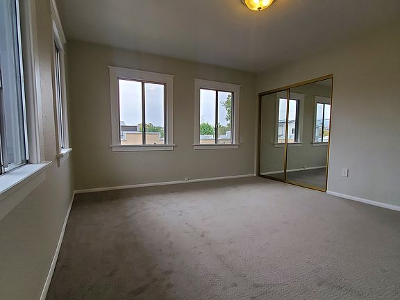 3rd image of 673 W Wilson Ave #Na