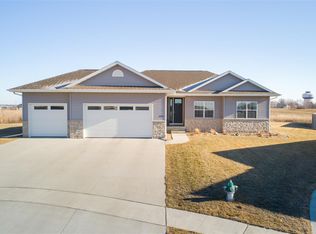 5010 Samantha Cir, Cedar Falls, IA 50613