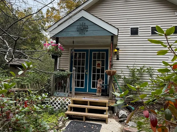 233 Rossway Road, Pleasant Valley, NY 12569