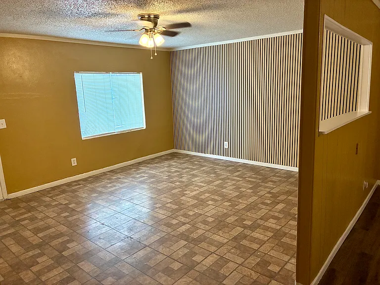 401 Avenue J #2 — Photo 2