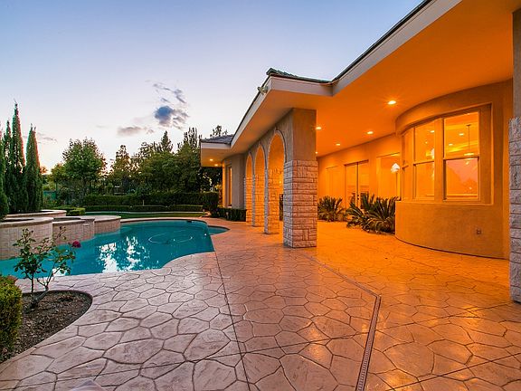 4th image of 9613 Verlaine Ct