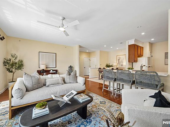 2nd image of 4 Quarry Dr APT B2