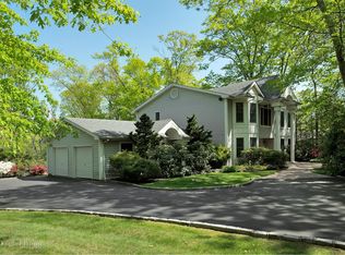 3 Riga Ln, Melville, NY 11747