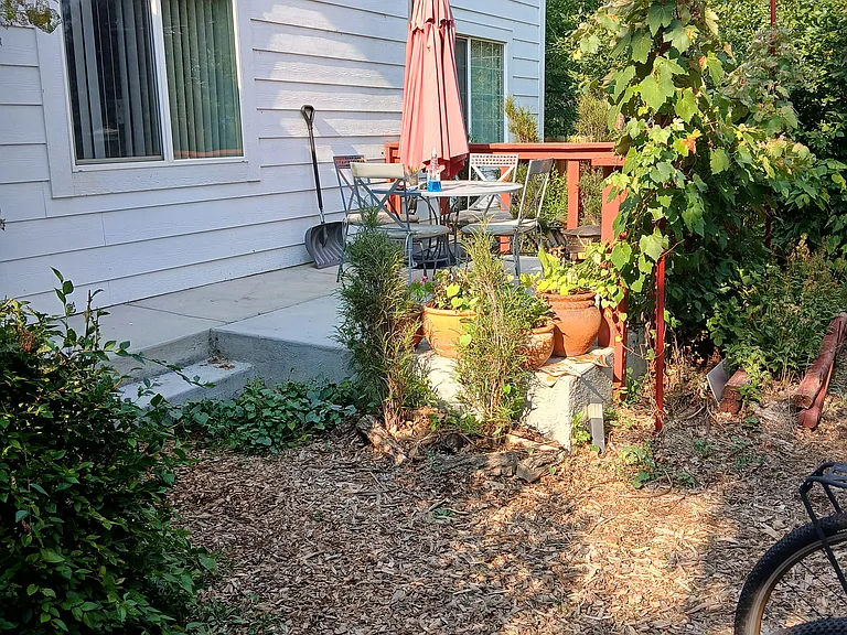 Owens St — Photo 36