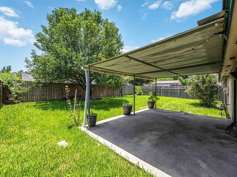 7330 Maple Walk Dr — Photo 28