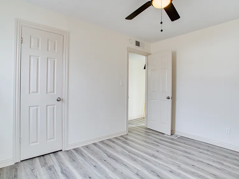 2538 Everitt Dr — Photo 15