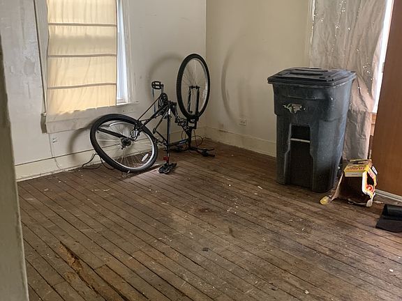 3rd image of 14623 Justine St