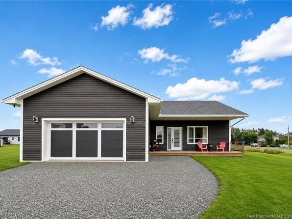 11 Riverside Dr, Petitcodiac, NB E4Z 4T7