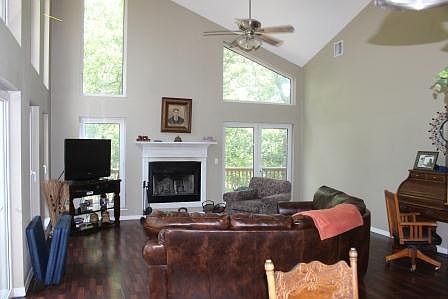 5th image of 637 S 276th East Ave