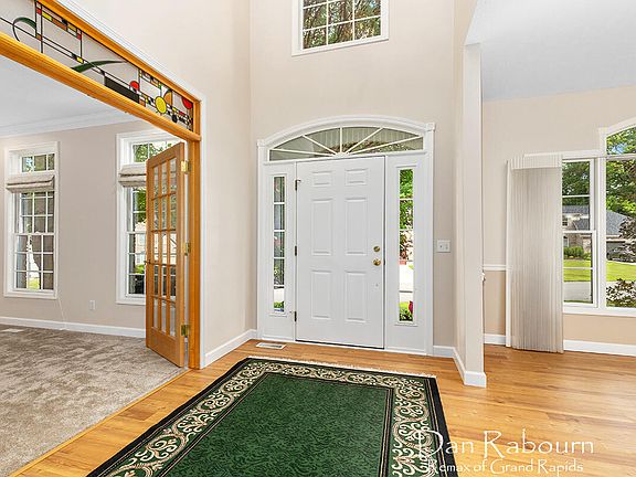 5th image of 6290 Scarborough Dr SE