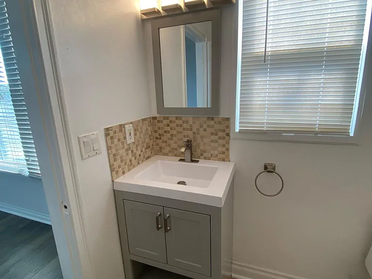 905 20th St #2 — Photo 8