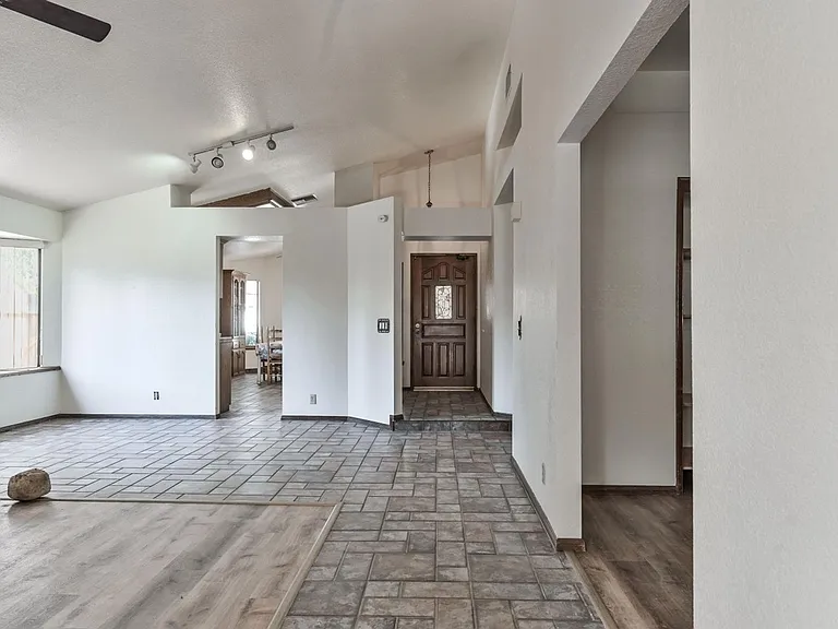 1215 Beasley St — Photo 4