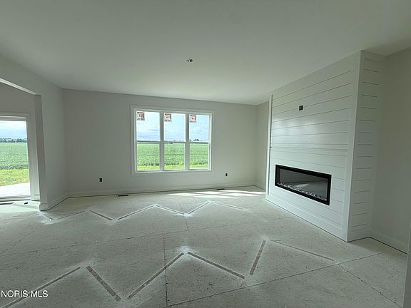 4th image of 9841 Featherwood Ln