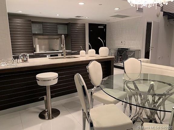 4th image of 200 S Biscayne Blvd #503