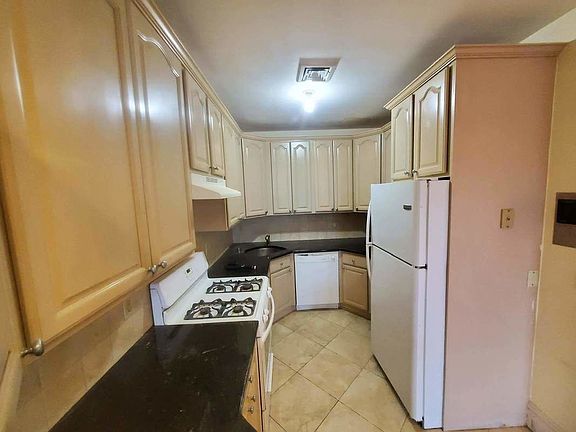2nd image of 1674 E 22nd St APT 4B